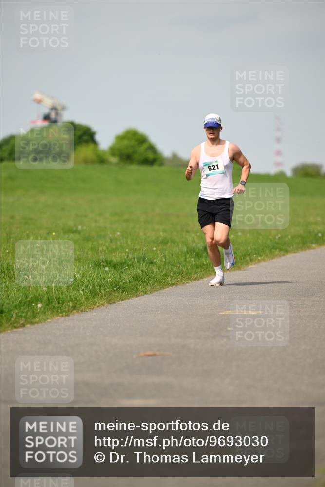 10.05.2026 - 8. Wedeler Halbmarathon Dr. Thomas Lammeyer http://msf.ph/oto/9693030 10.05.2026 11:17:04 Laufen 521 meine-sportfotos.de