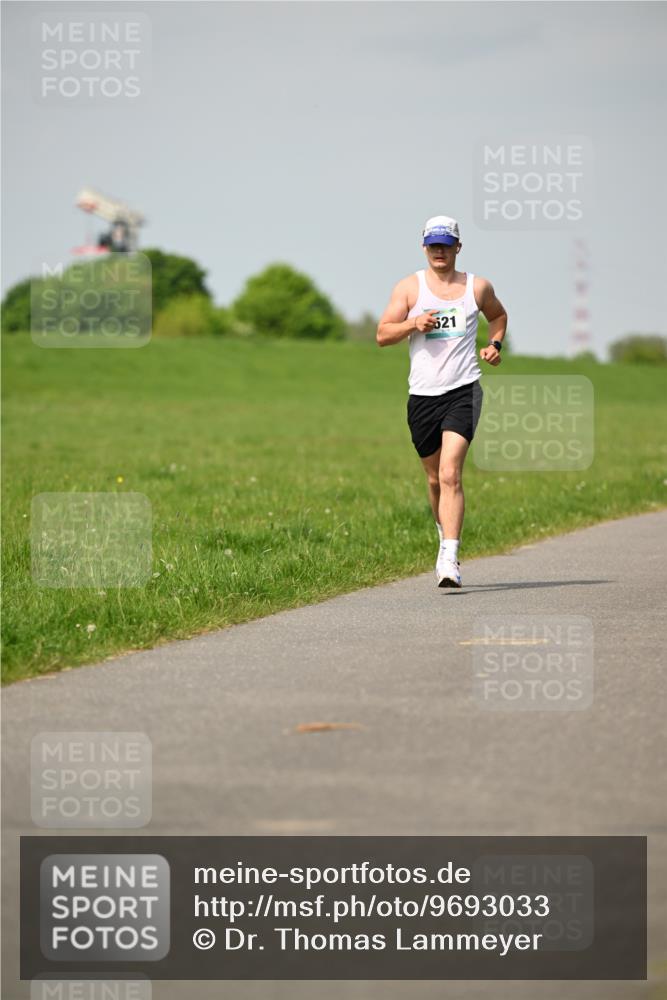 10.05.2026 - 8. Wedeler Halbmarathon Dr. Thomas Lammeyer http://msf.ph/oto/9693033 10.05.2026 11:17:04 Laufen 521 meine-sportfotos.de