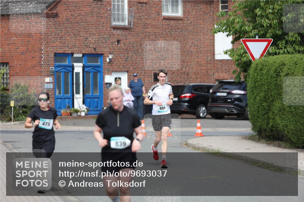 10.05.2026 - 8. Wedeler Halbmarathon Andreas Tolksdorf http://msf.ph/oto/9693037 10.05.2026 10:17:48 Laufen 475, 839, 691 meine-sportfotos.de