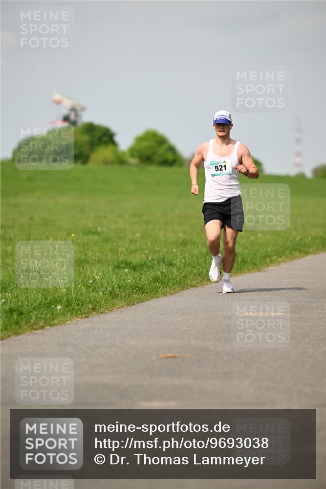 10.05.2026 - 8. Wedeler Halbmarathon Dr. Thomas Lammeyer http://msf.ph/oto/9693038 10.05.2026 11:17:05 Laufen 521 meine-sportfotos.de