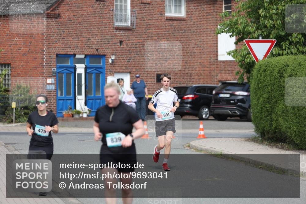 10.05.2026 - 8. Wedeler Halbmarathon Andreas Tolksdorf http://msf.ph/oto/9693041 10.05.2026 10:17:48 Laufen 475, 839, 691 meine-sportfotos.de