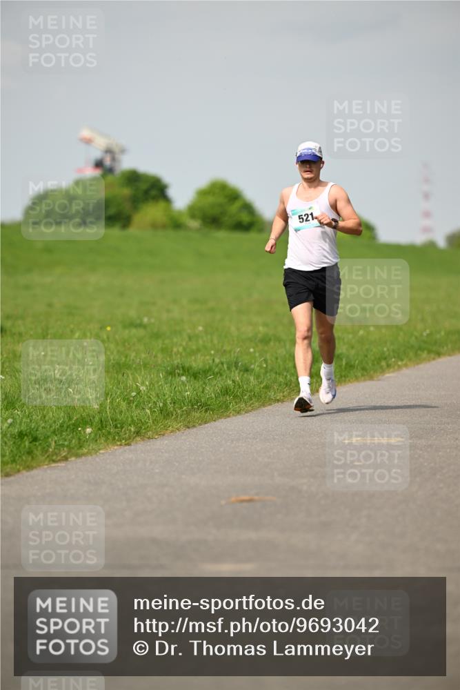 10.05.2026 - 8. Wedeler Halbmarathon Dr. Thomas Lammeyer http://msf.ph/oto/9693042 10.05.2026 11:17:05 Laufen 521 meine-sportfotos.de