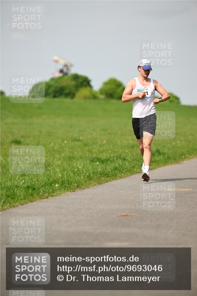 10.05.2026 - 8. Wedeler Halbmarathon Dr. Thomas Lammeyer http://msf.ph/oto/9693046 10.05.2026 11:17:05 Laufen  meine-sportfotos.de