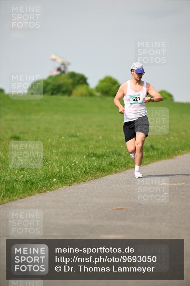 10.05.2026 - 8. Wedeler Halbmarathon Dr. Thomas Lammeyer http://msf.ph/oto/9693050 10.05.2026 11:17:05 Laufen 521 meine-sportfotos.de