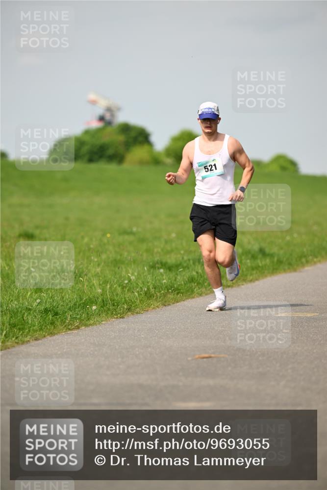10.05.2026 - 8. Wedeler Halbmarathon Dr. Thomas Lammeyer http://msf.ph/oto/9693055 10.05.2026 11:17:06 Laufen 521 meine-sportfotos.de