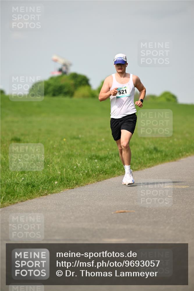 10.05.2026 - 8. Wedeler Halbmarathon Dr. Thomas Lammeyer http://msf.ph/oto/9693057 10.05.2026 11:17:06 Laufen 521 meine-sportfotos.de
