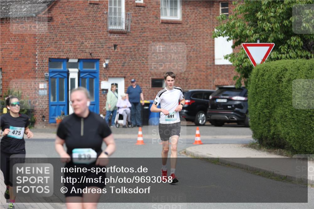 10.05.2026 - 8. Wedeler Halbmarathon Andreas Tolksdorf http://msf.ph/oto/9693058 10.05.2026 10:17:48 Laufen 475, 839, 691 meine-sportfotos.de