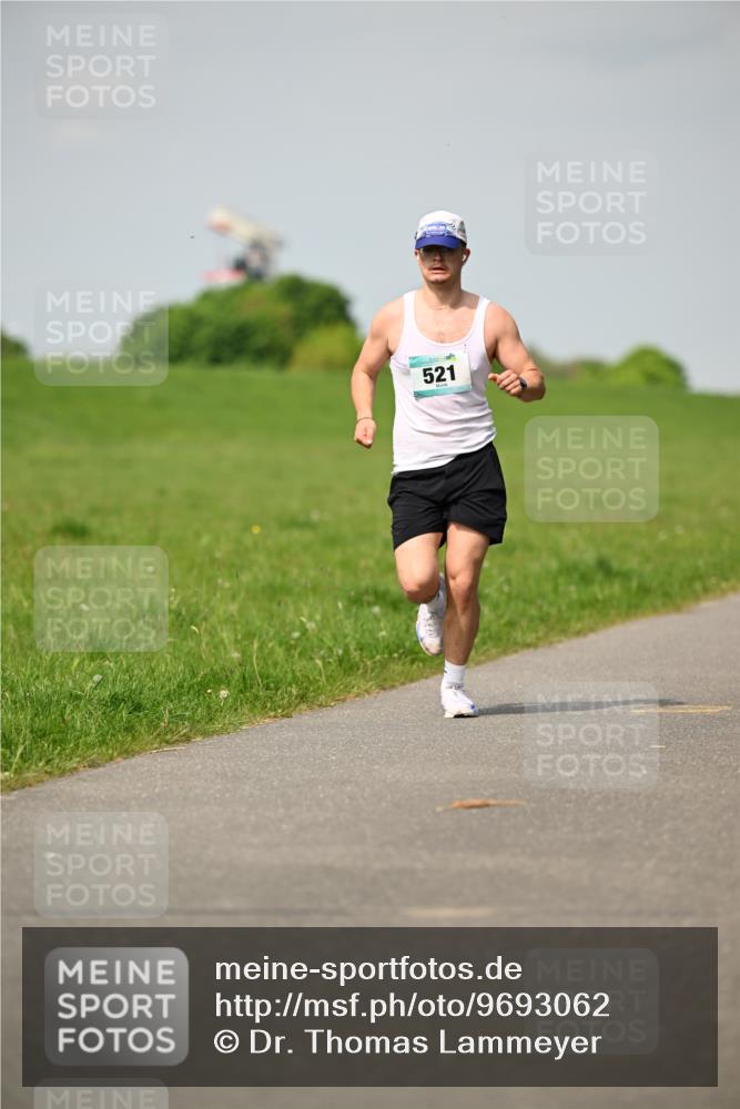 10.05.2026 - 8. Wedeler Halbmarathon Dr. Thomas Lammeyer http://msf.ph/oto/9693062 10.05.2026 11:17:06 Laufen 521 meine-sportfotos.de