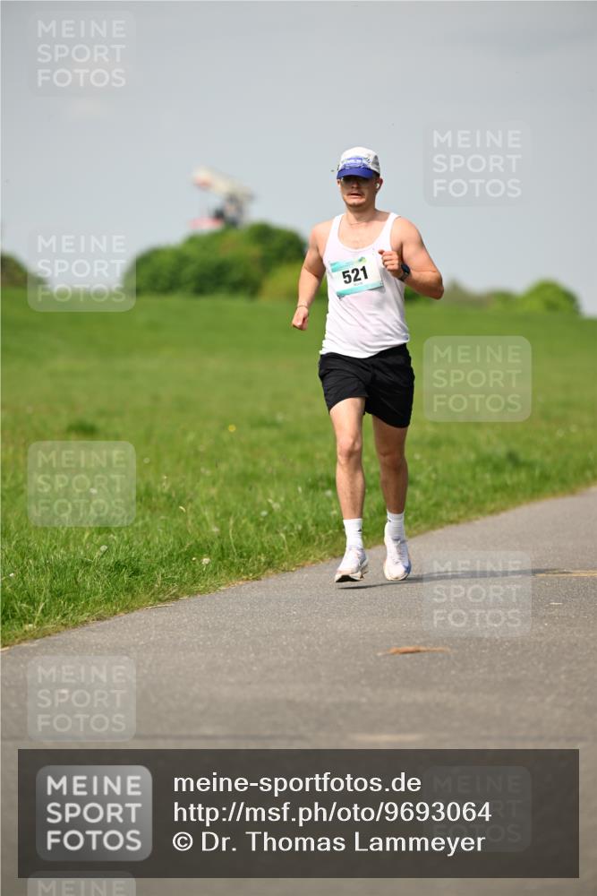 10.05.2026 - 8. Wedeler Halbmarathon Dr. Thomas Lammeyer http://msf.ph/oto/9693064 10.05.2026 11:17:06 Laufen 521 meine-sportfotos.de