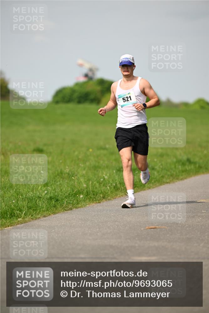 10.05.2026 - 8. Wedeler Halbmarathon Dr. Thomas Lammeyer http://msf.ph/oto/9693065 10.05.2026 11:17:06 Laufen 521 meine-sportfotos.de