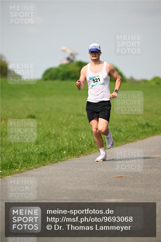 10.05.2026 - 8. Wedeler Halbmarathon Dr. Thomas Lammeyer http://msf.ph/oto/9693068 10.05.2026 11:17:07 Laufen 521 meine-sportfotos.de