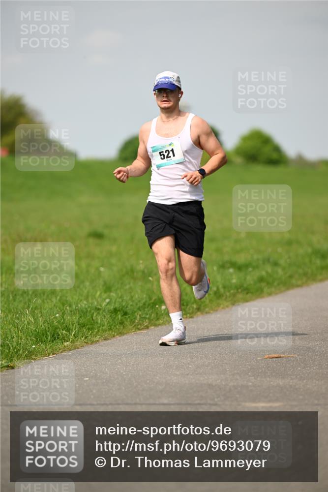 10.05.2026 - 8. Wedeler Halbmarathon Dr. Thomas Lammeyer http://msf.ph/oto/9693079 10.05.2026 11:17:07 Laufen 521 meine-sportfotos.de