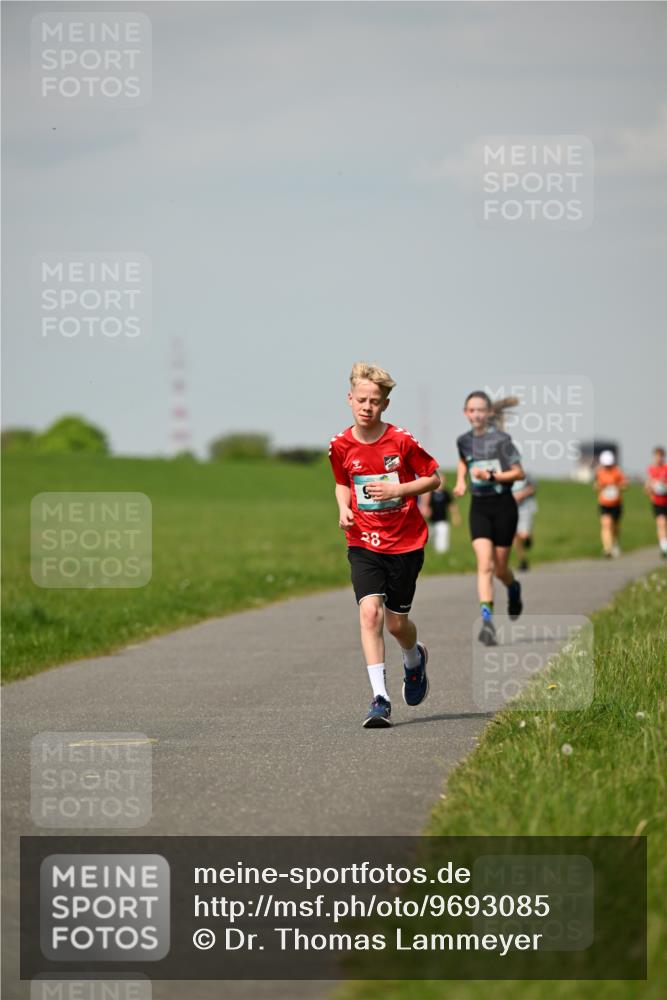 10.05.2026 - 8. Wedeler Halbmarathon Dr. Thomas Lammeyer http://msf.ph/oto/9693085 10.05.2026 11:17:15 Laufen  meine-sportfotos.de