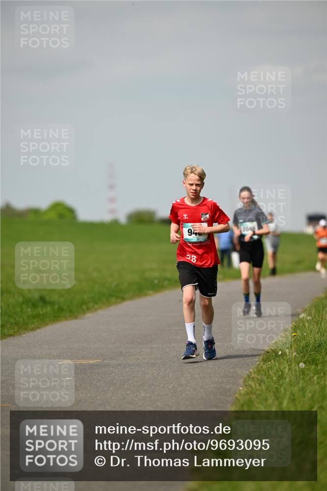 10.05.2026 - 8. Wedeler Halbmarathon Dr. Thomas Lammeyer http://msf.ph/oto/9693095 10.05.2026 11:17:16 Laufen 946, 2046 meine-sportfotos.de