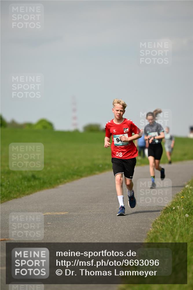 10.05.2026 - 8. Wedeler Halbmarathon Dr. Thomas Lammeyer http://msf.ph/oto/9693096 10.05.2026 11:17:16 Laufen  meine-sportfotos.de
