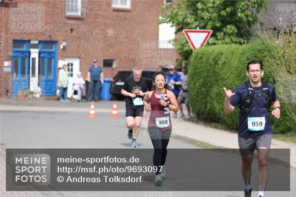 10.05.2026 - 8. Wedeler Halbmarathon Andreas Tolksdorf http://msf.ph/oto/9693097 10.05.2026 10:18:10 Laufen 311, 958, 959 meine-sportfotos.de