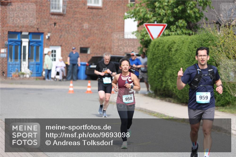 10.05.2026 - 8. Wedeler Halbmarathon Andreas Tolksdorf http://msf.ph/oto/9693098 10.05.2026 10:18:10 Laufen 958, 959 meine-sportfotos.de