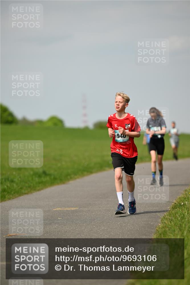 10.05.2026 - 8. Wedeler Halbmarathon Dr. Thomas Lammeyer http://msf.ph/oto/9693106 10.05.2026 11:17:16 Laufen 940 meine-sportfotos.de