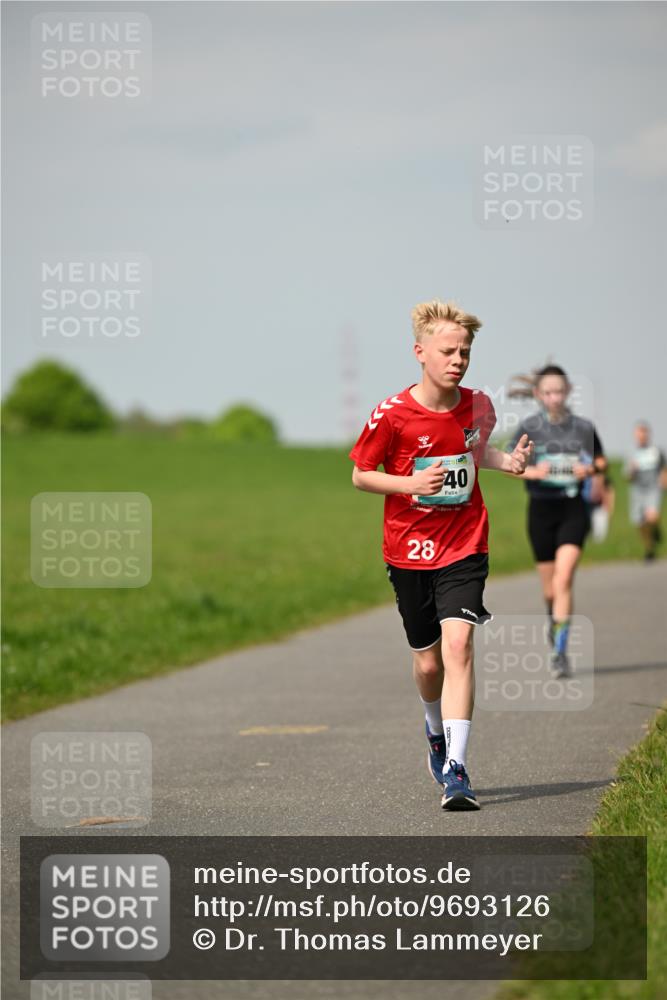 10.05.2026 - 8. Wedeler Halbmarathon Dr. Thomas Lammeyer http://msf.ph/oto/9693126 10.05.2026 11:17:17 Laufen  meine-sportfotos.de