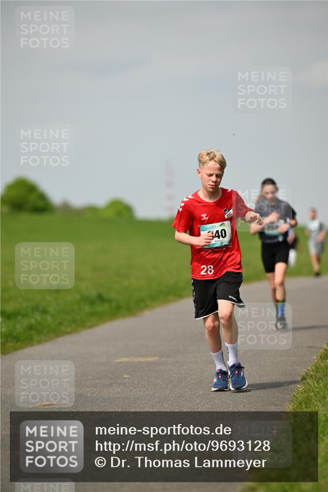 10.05.2026 - 8. Wedeler Halbmarathon Dr. Thomas Lammeyer http://msf.ph/oto/9693128 10.05.2026 11:17:17 Laufen 340 meine-sportfotos.de