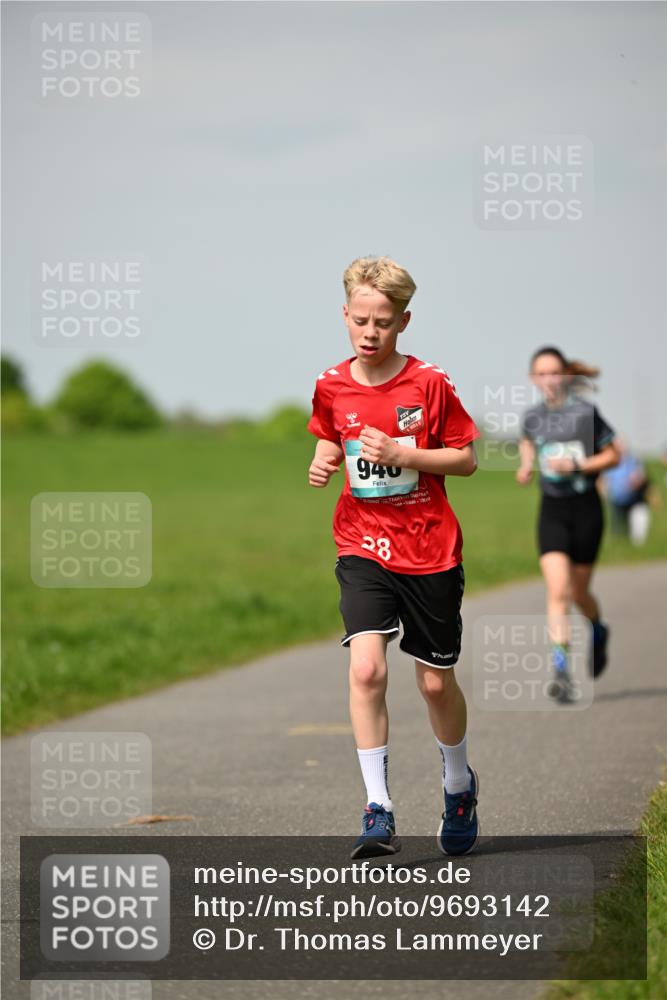 10.05.2026 - 8. Wedeler Halbmarathon Dr. Thomas Lammeyer http://msf.ph/oto/9693142 10.05.2026 11:17:18 Laufen 940 meine-sportfotos.de