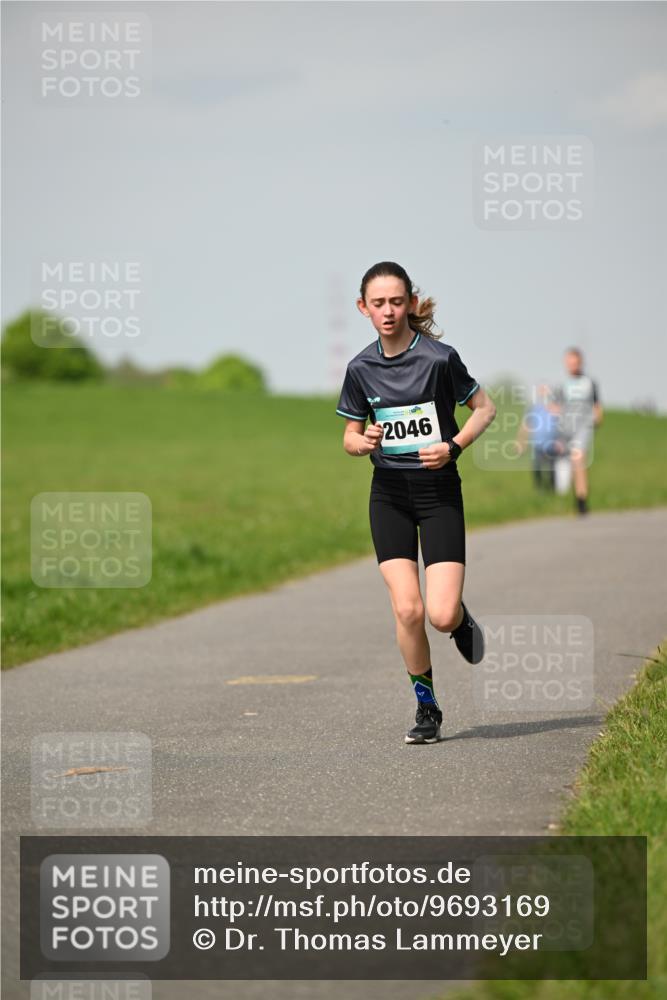 10.05.2026 - 8. Wedeler Halbmarathon Dr. Thomas Lammeyer http://msf.ph/oto/9693169 10.05.2026 11:17:20 Laufen 2046 meine-sportfotos.de