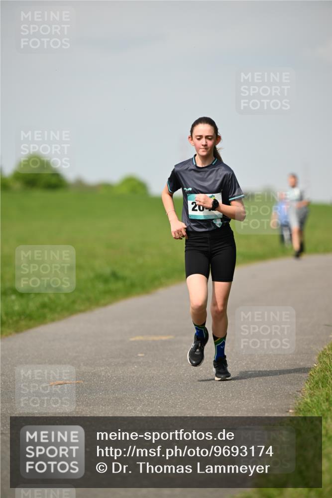 10.05.2026 - 8. Wedeler Halbmarathon Dr. Thomas Lammeyer http://msf.ph/oto/9693174 10.05.2026 11:17:21 Laufen  meine-sportfotos.de