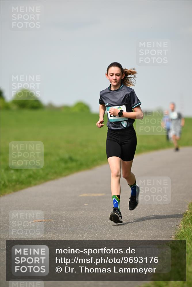 10.05.2026 - 8. Wedeler Halbmarathon Dr. Thomas Lammeyer http://msf.ph/oto/9693176 10.05.2026 11:17:21 Laufen  meine-sportfotos.de