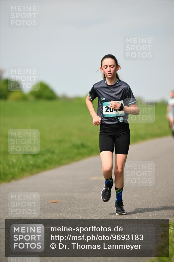 10.05.2026 - 8. Wedeler Halbmarathon Dr. Thomas Lammeyer http://msf.ph/oto/9693183 10.05.2026 11:17:21 Laufen  meine-sportfotos.de