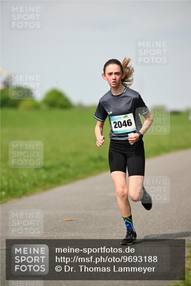 10.05.2026 - 8. Wedeler Halbmarathon Dr. Thomas Lammeyer http://msf.ph/oto/9693188 10.05.2026 11:17:22 Laufen 2046 meine-sportfotos.de