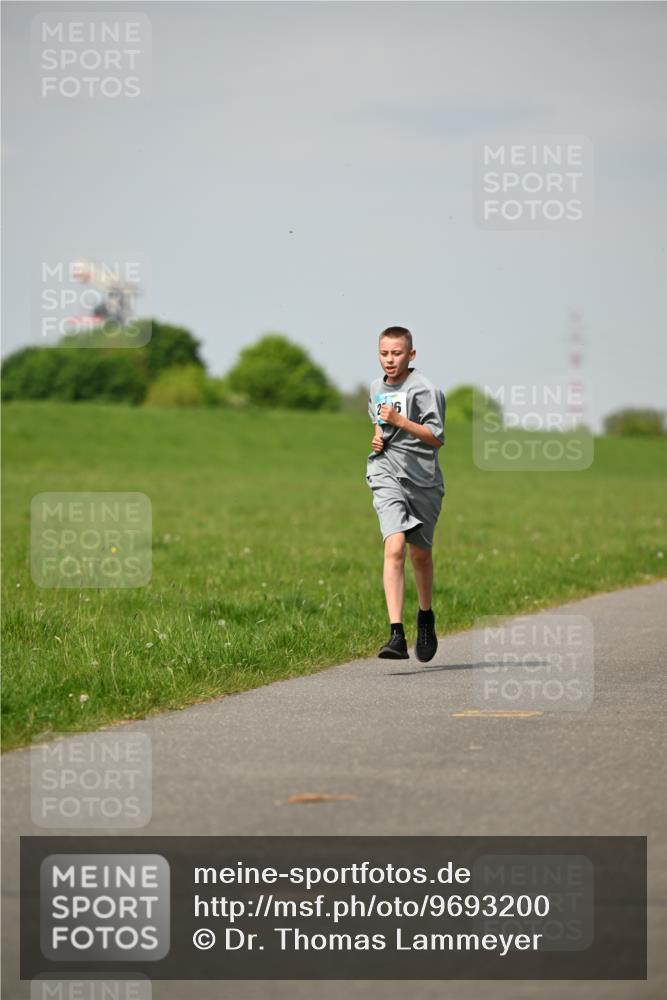10.05.2026 - 8. Wedeler Halbmarathon Dr. Thomas Lammeyer http://msf.ph/oto/9693200 10.05.2026 11:17:28 Laufen  meine-sportfotos.de