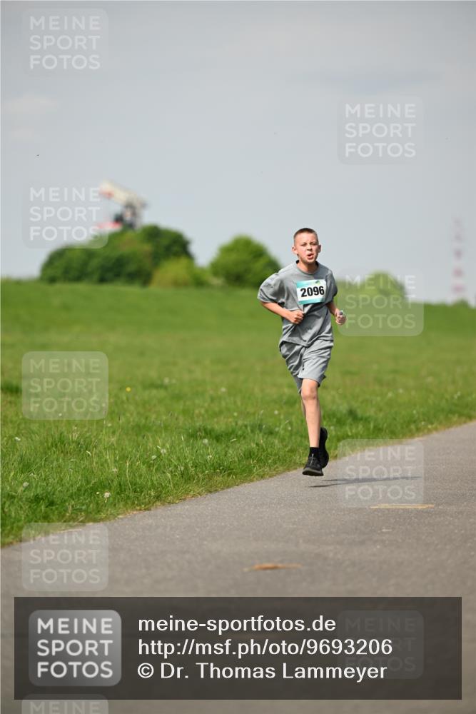 10.05.2026 - 8. Wedeler Halbmarathon Dr. Thomas Lammeyer http://msf.ph/oto/9693206 10.05.2026 11:17:29 Laufen 2096 meine-sportfotos.de