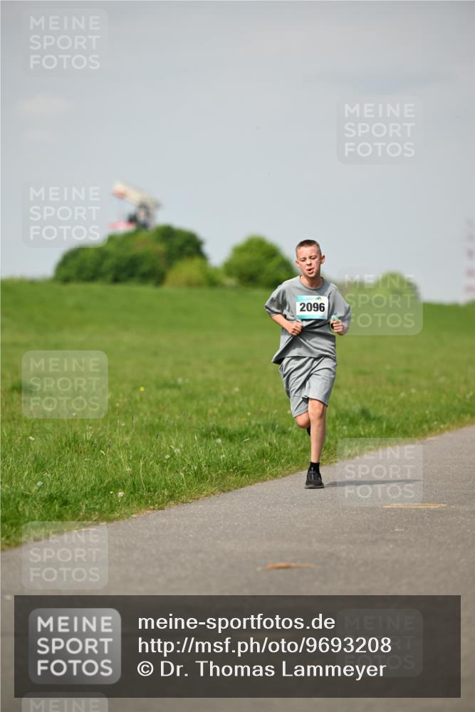 10.05.2026 - 8. Wedeler Halbmarathon Dr. Thomas Lammeyer http://msf.ph/oto/9693208 10.05.2026 11:17:29 Laufen 2096 meine-sportfotos.de