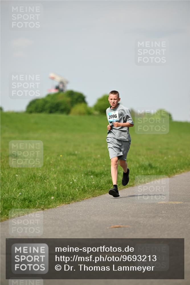 10.05.2026 - 8. Wedeler Halbmarathon Dr. Thomas Lammeyer http://msf.ph/oto/9693213 10.05.2026 11:17:29 Laufen 2096 meine-sportfotos.de