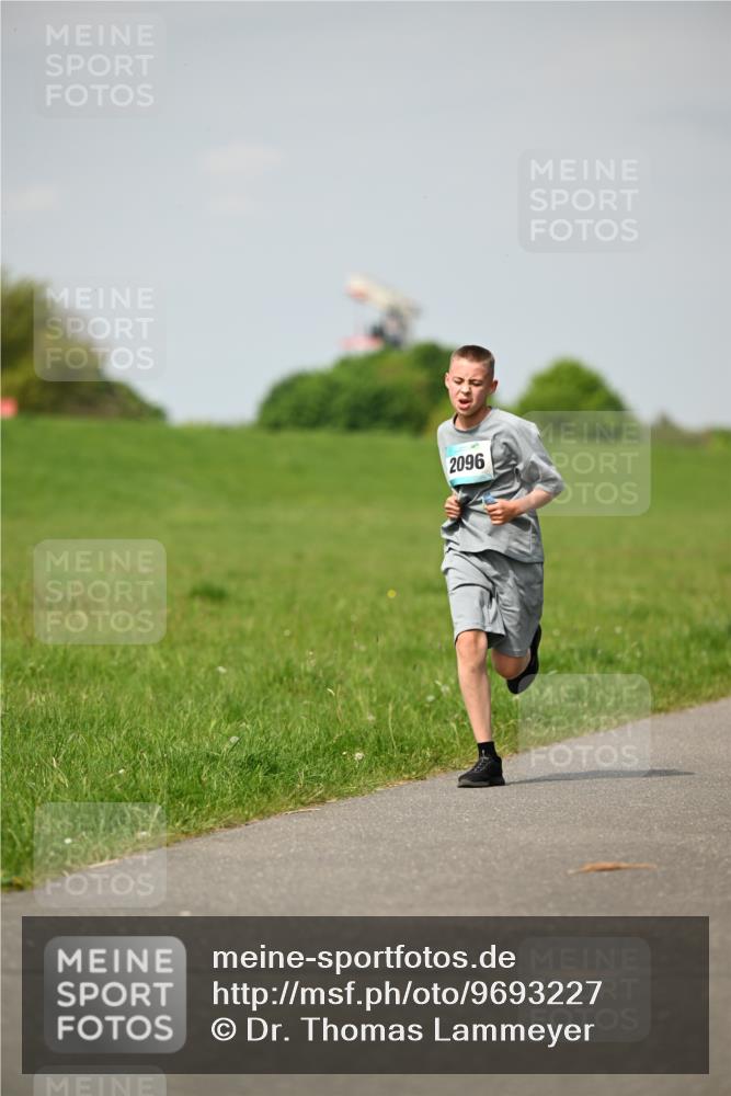 10.05.2026 - 8. Wedeler Halbmarathon Dr. Thomas Lammeyer http://msf.ph/oto/9693227 10.05.2026 11:17:30 Laufen 2096 meine-sportfotos.de