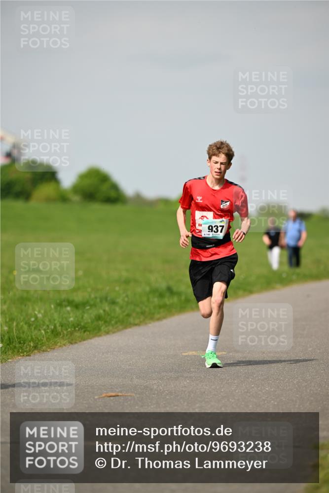 10.05.2026 - 8. Wedeler Halbmarathon Dr. Thomas Lammeyer http://msf.ph/oto/9693238 10.05.2026 11:17:31 Laufen 937, 140 meine-sportfotos.de
