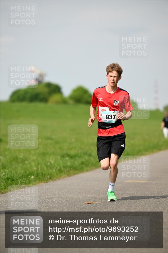 10.05.2026 - 8. Wedeler Halbmarathon Dr. Thomas Lammeyer http://msf.ph/oto/9693252 10.05.2026 11:17:32 Laufen 937, 140 meine-sportfotos.de