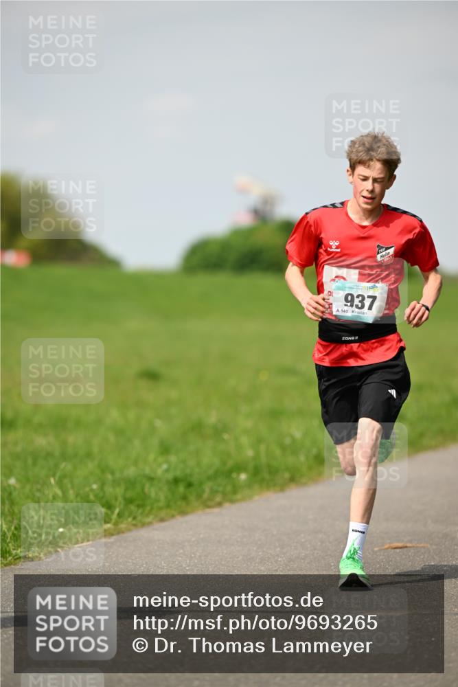 10.05.2026 - 8. Wedeler Halbmarathon Dr. Thomas Lammeyer http://msf.ph/oto/9693265 10.05.2026 11:17:33 Laufen 937, 140 meine-sportfotos.de