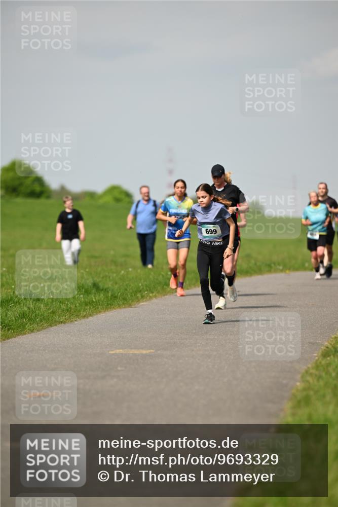 10.05.2026 - 8. Wedeler Halbmarathon Dr. Thomas Lammeyer http://msf.ph/oto/9693329 10.05.2026 11:17:42 Laufen 699 meine-sportfotos.de