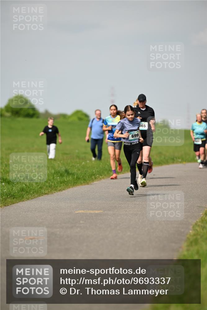 10.05.2026 - 8. Wedeler Halbmarathon Dr. Thomas Lammeyer http://msf.ph/oto/9693337 10.05.2026 11:17:42 Laufen 699, 565 meine-sportfotos.de