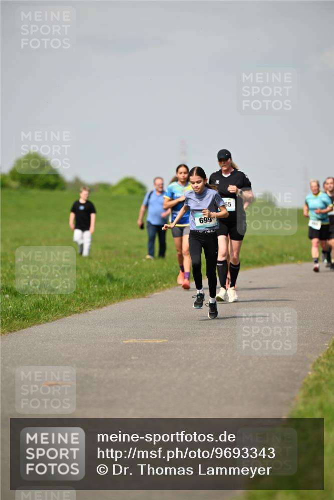 10.05.2026 - 8. Wedeler Halbmarathon Dr. Thomas Lammeyer http://msf.ph/oto/9693343 10.05.2026 11:17:42 Laufen 699 meine-sportfotos.de