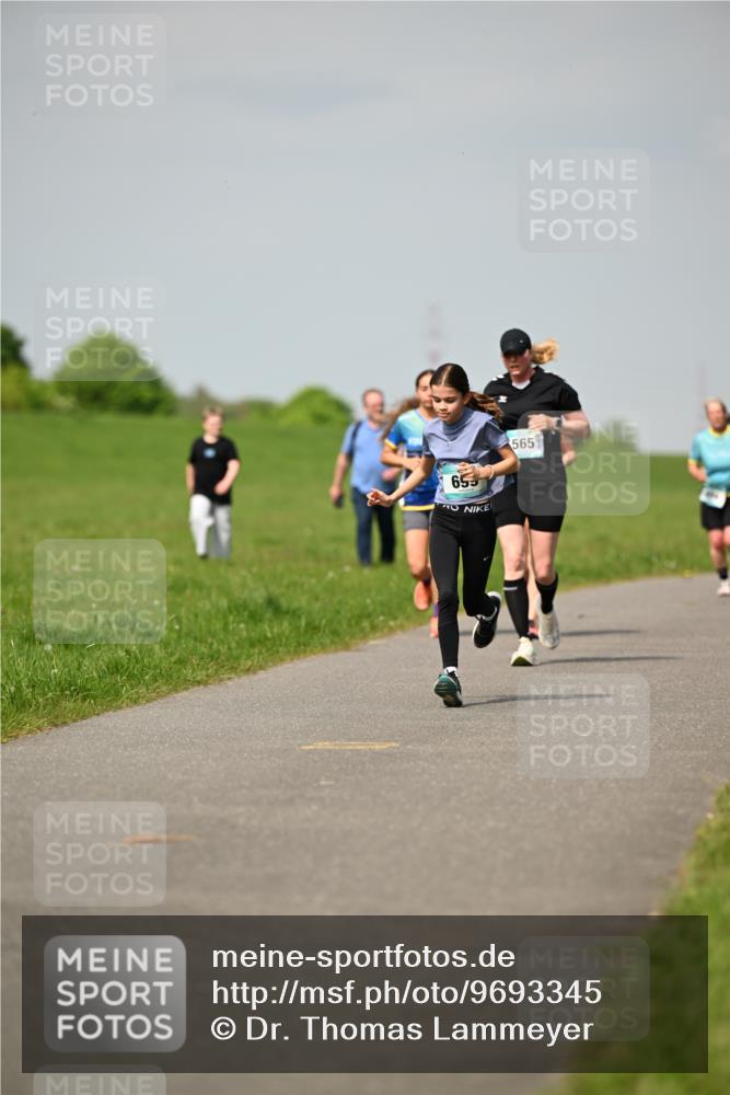 10.05.2026 - 8. Wedeler Halbmarathon Dr. Thomas Lammeyer http://msf.ph/oto/9693345 10.05.2026 11:17:43 Laufen 655, 565 meine-sportfotos.de