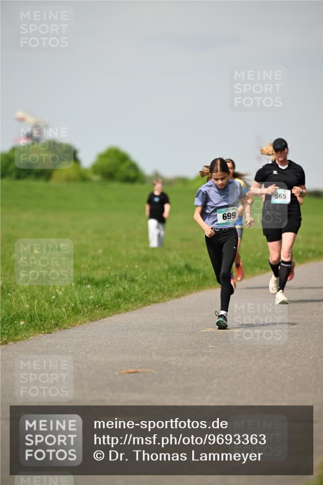10.05.2026 - 8. Wedeler Halbmarathon Dr. Thomas Lammeyer http://msf.ph/oto/9693363 10.05.2026 11:17:44 Laufen 699, 565 meine-sportfotos.de