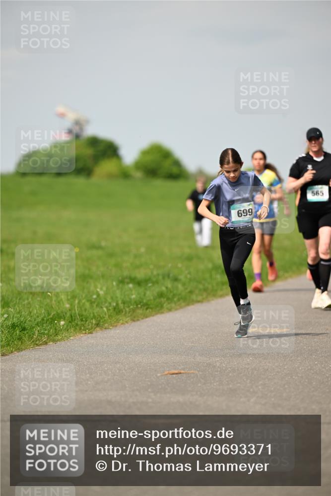 10.05.2026 - 8. Wedeler Halbmarathon Dr. Thomas Lammeyer http://msf.ph/oto/9693371 10.05.2026 11:17:44 Laufen 565, 699 meine-sportfotos.de