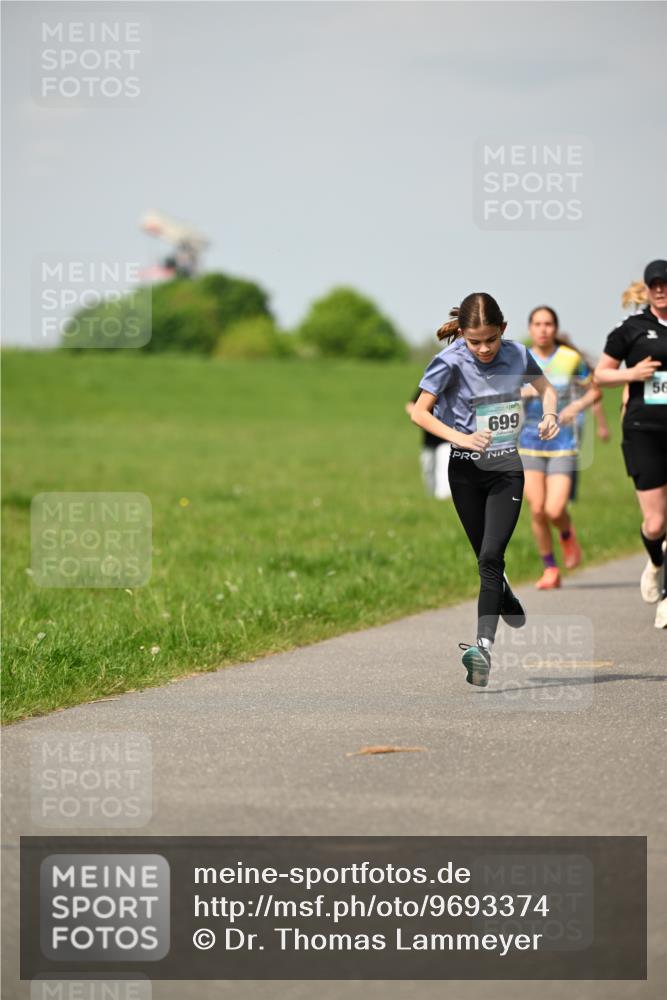10.05.2026 - 8. Wedeler Halbmarathon Dr. Thomas Lammeyer http://msf.ph/oto/9693374 10.05.2026 11:17:44 Laufen 699 meine-sportfotos.de