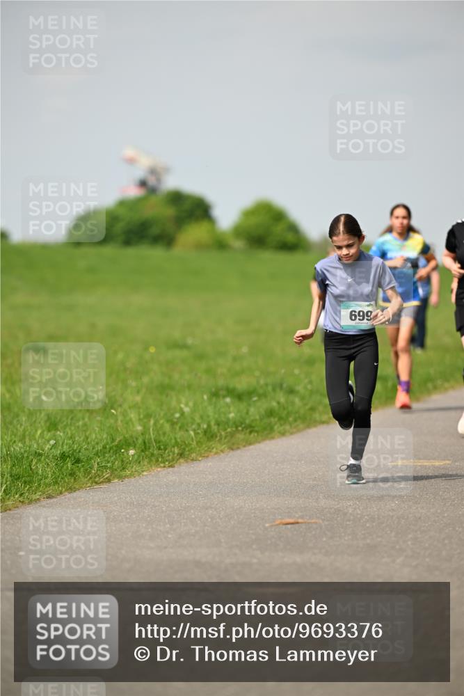 10.05.2026 - 8. Wedeler Halbmarathon Dr. Thomas Lammeyer http://msf.ph/oto/9693376 10.05.2026 11:17:44 Laufen 699 meine-sportfotos.de
