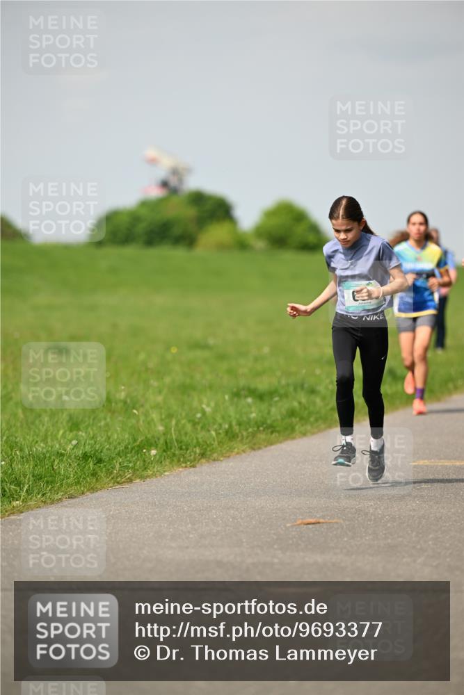 10.05.2026 - 8. Wedeler Halbmarathon Dr. Thomas Lammeyer http://msf.ph/oto/9693377 10.05.2026 11:17:45 Laufen  meine-sportfotos.de