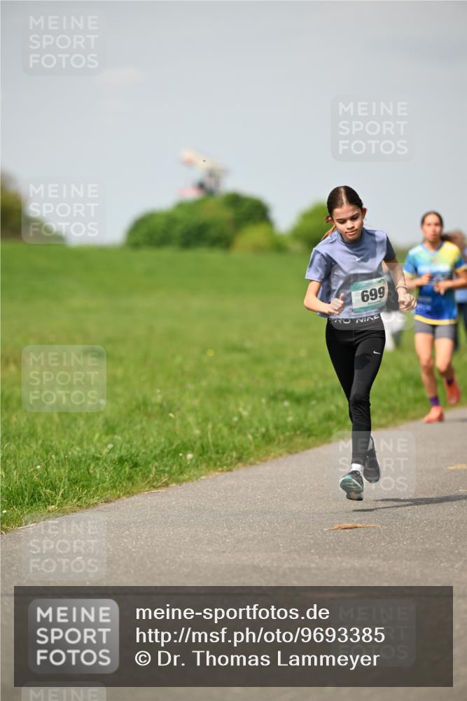 10.05.2026 - 8. Wedeler Halbmarathon Dr. Thomas Lammeyer http://msf.ph/oto/9693385 10.05.2026 11:17:45 Laufen 669 meine-sportfotos.de