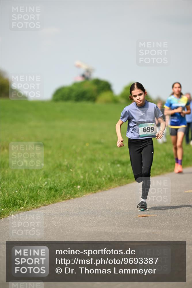 10.05.2026 - 8. Wedeler Halbmarathon Dr. Thomas Lammeyer http://msf.ph/oto/9693387 10.05.2026 11:17:45 Laufen 699 meine-sportfotos.de