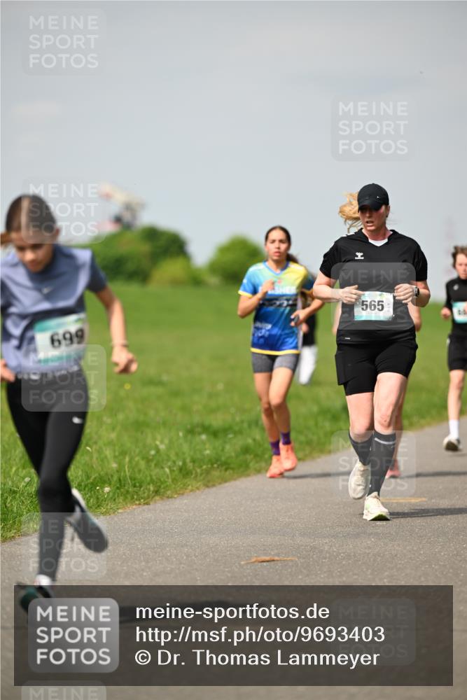 10.05.2026 - 8. Wedeler Halbmarathon Dr. Thomas Lammeyer http://msf.ph/oto/9693403 10.05.2026 11:17:46 Laufen 565, 699 meine-sportfotos.de
